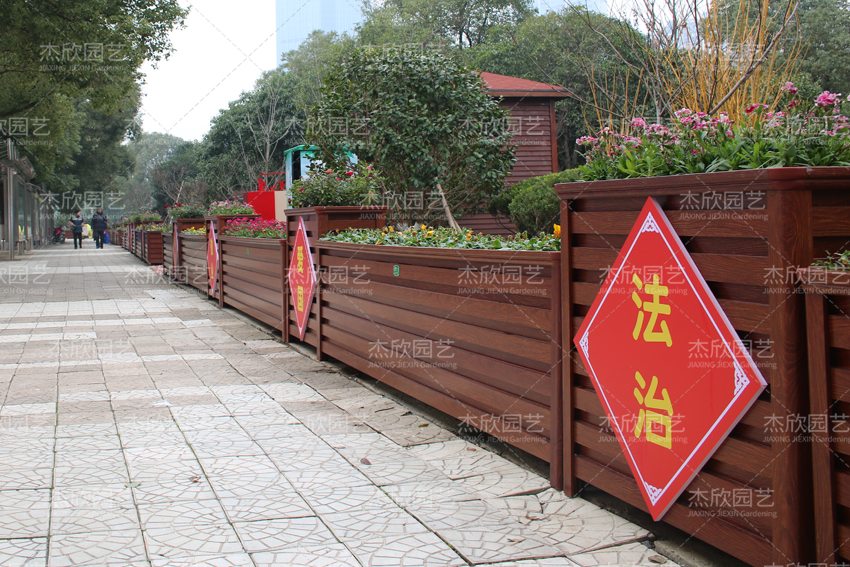 仿木花箱有哪些地方優(yōu)于木質(zhì)花箱？