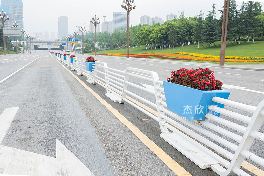 哪些道路護欄花箱值得選？